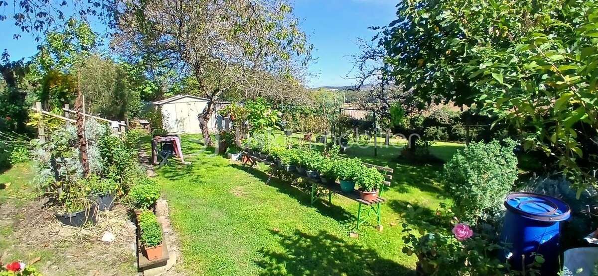 Maison à BORS(CANTON DE MONTMOREAU-SAINT-CYBARD)