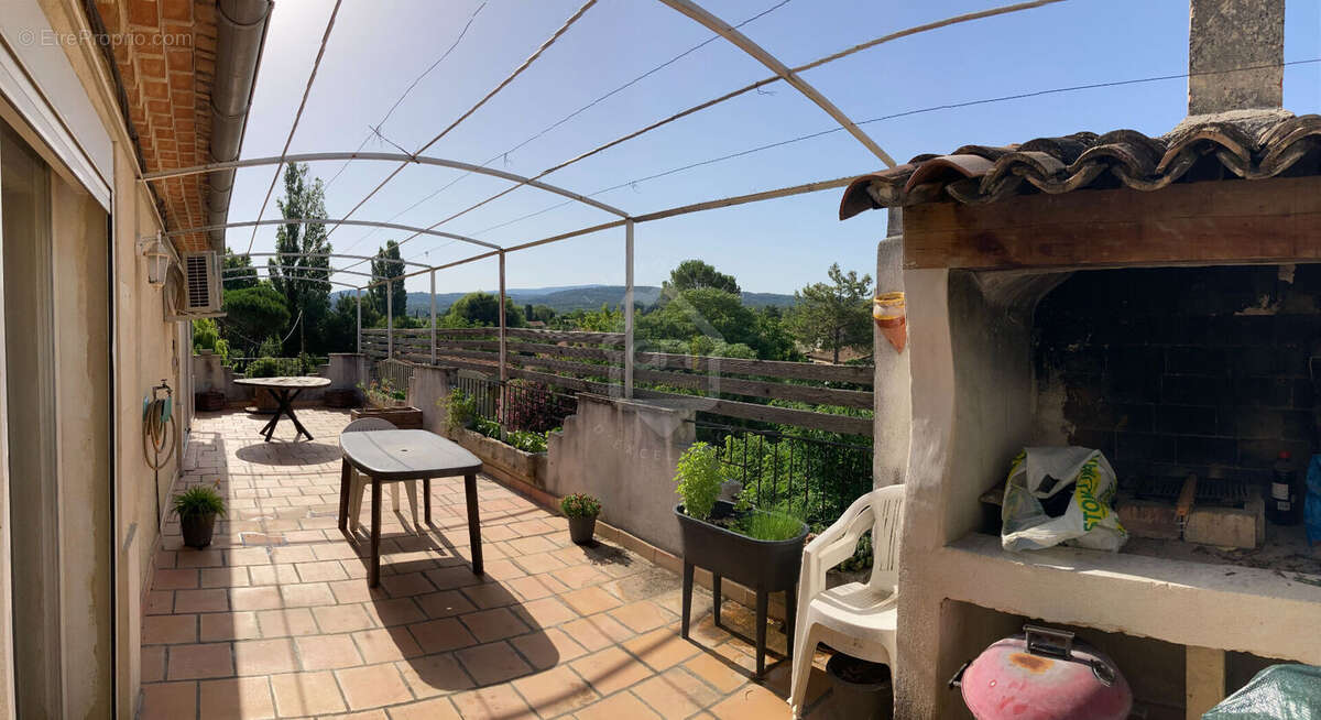 Appartement à PERNES-LES-FONTAINES