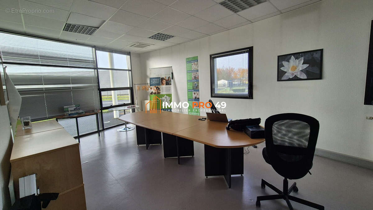 Commerce à MONTAIGU