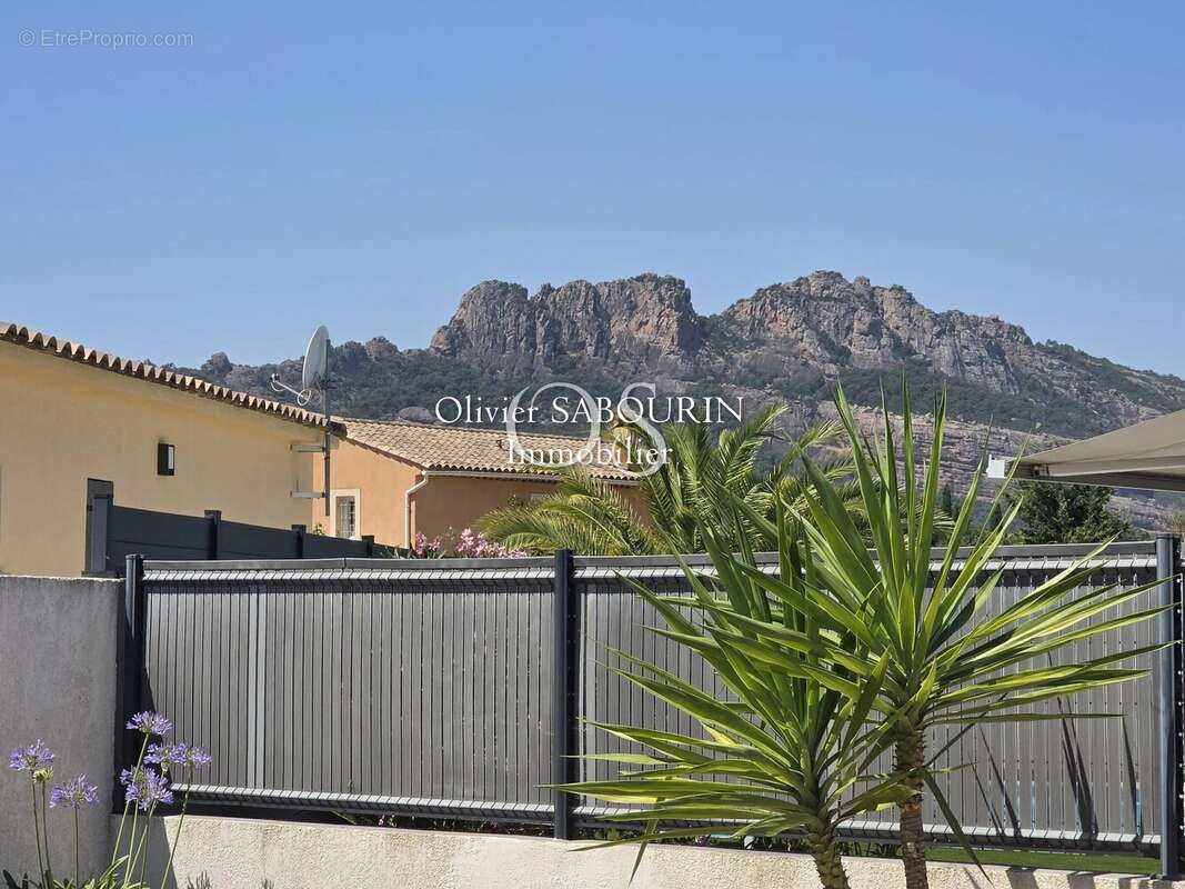 Maison à ROQUEBRUNE-SUR-ARGENS