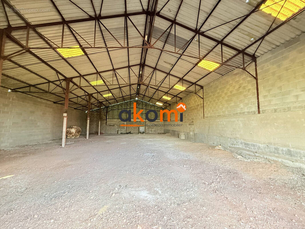 Commerce à LANEUVEVILLE-AUX-BOIS