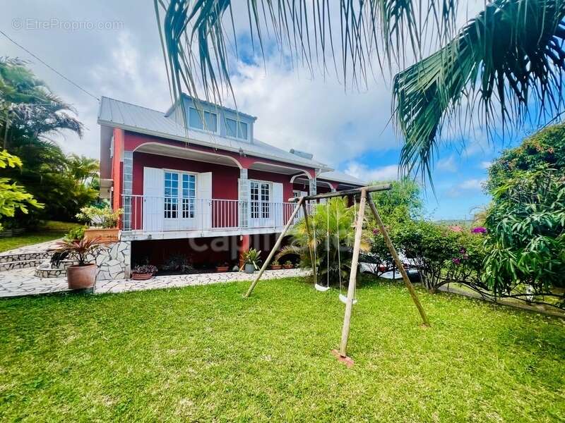 Maison à vendre 6 pièces à la Montagne secteur SAINT BERNARD (974) - photo 2