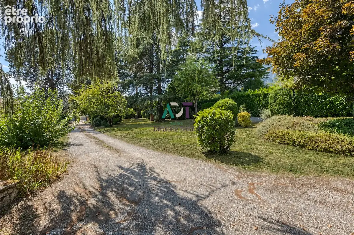 Maison 231 m² à Saint-Ismier  - photo 2