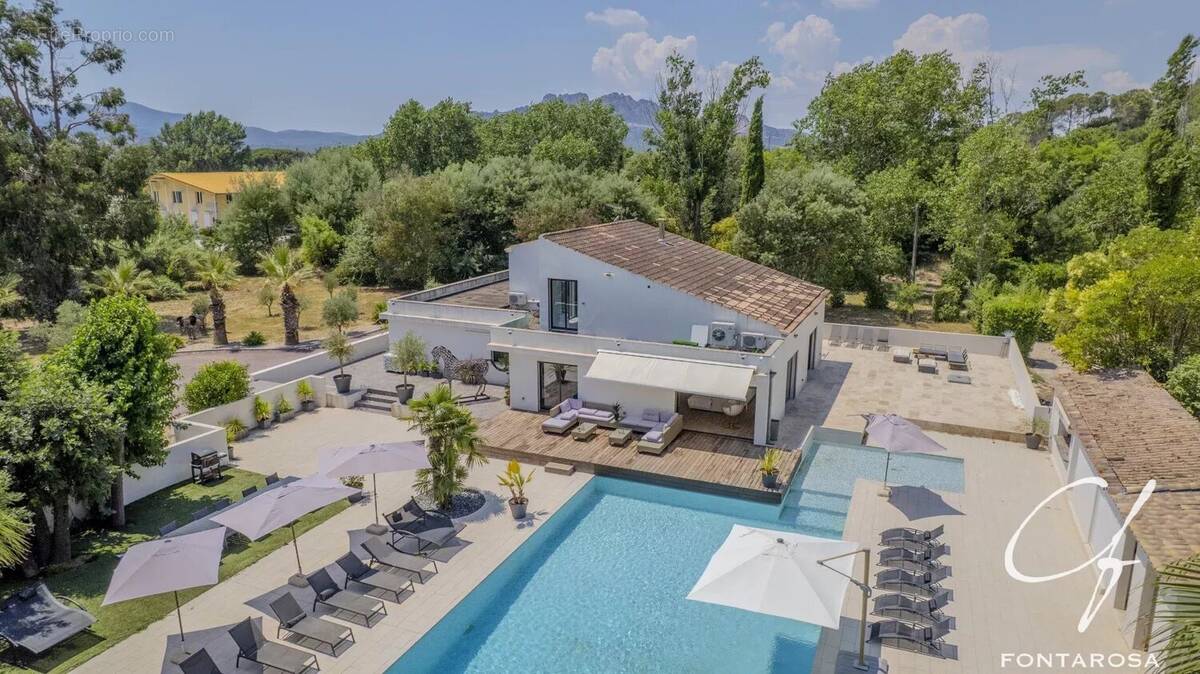 Maison à ROQUEBRUNE-SUR-ARGENS