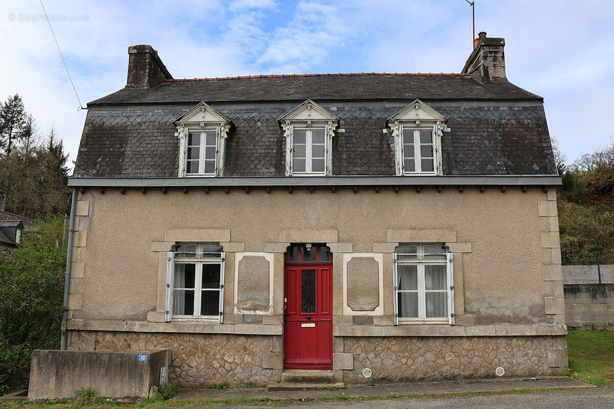 Maison à BELLE-ISLE-EN-TERRE