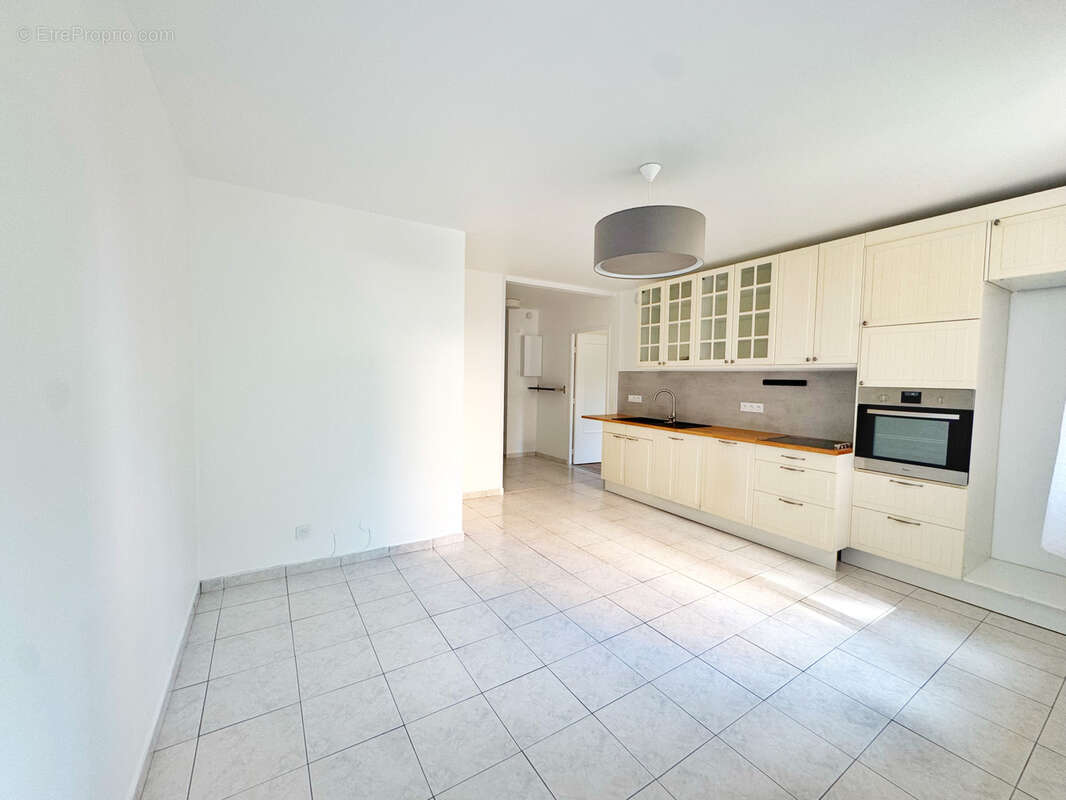 Appartement à SAINT-GENIS-LAVAL