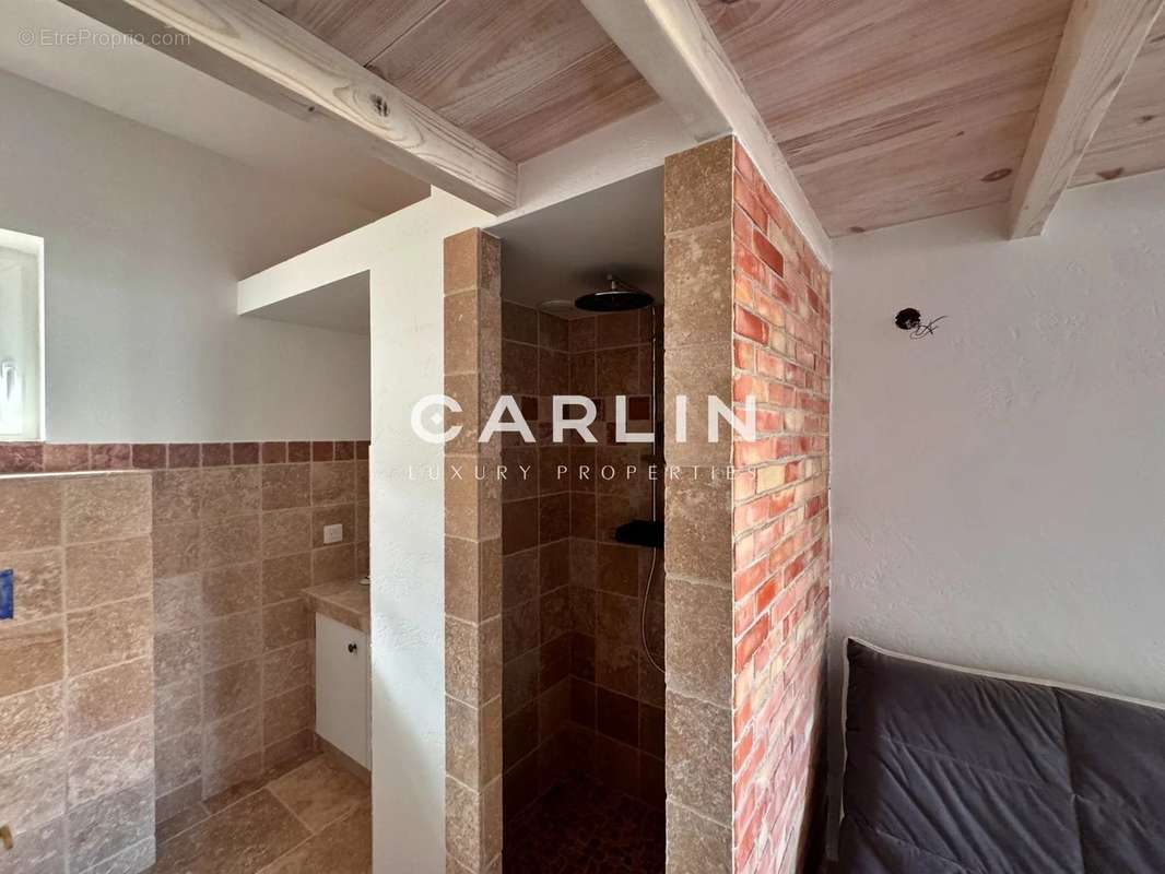 Terrain à PLAN-DE-LA-TOUR