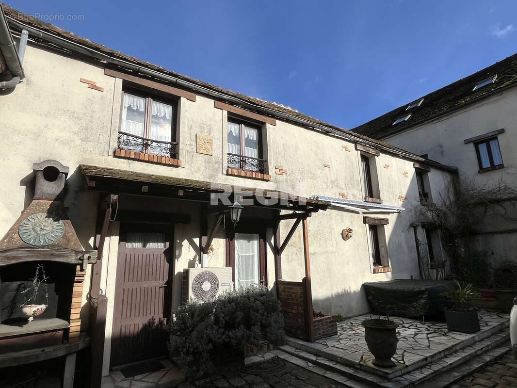 Maison à LA CHAPELLE-LA-REINE