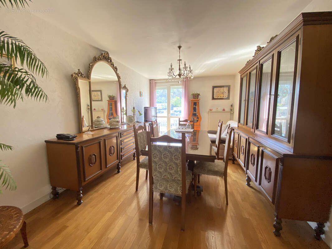 Appartement à SAINT-ETIENNE