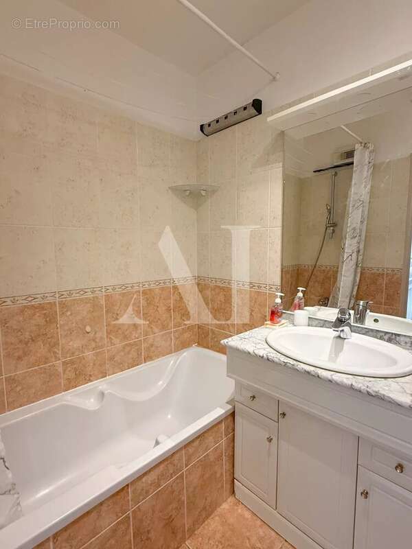 Appartement à VALLAURIS