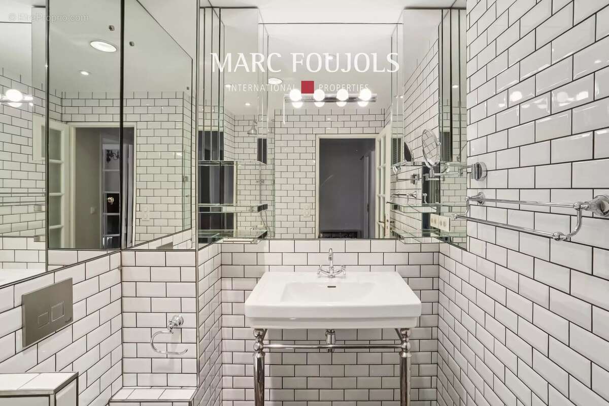 Appartement à PARIS-7E