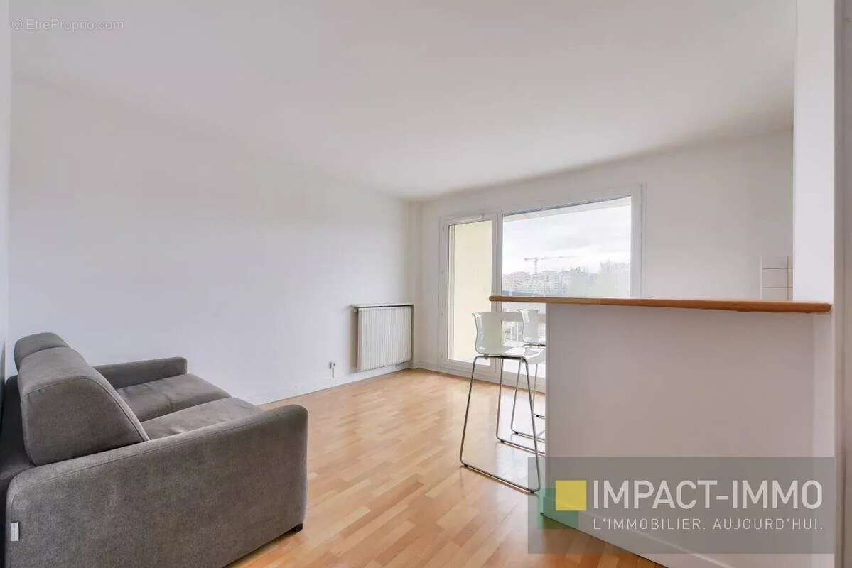 Appartement à COURBEVOIE