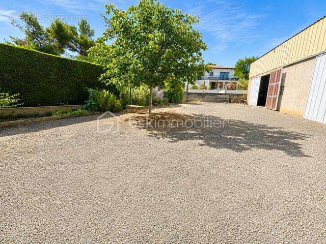 Maison de village - garage - hangars - cave - jardin - piscine - photo 13