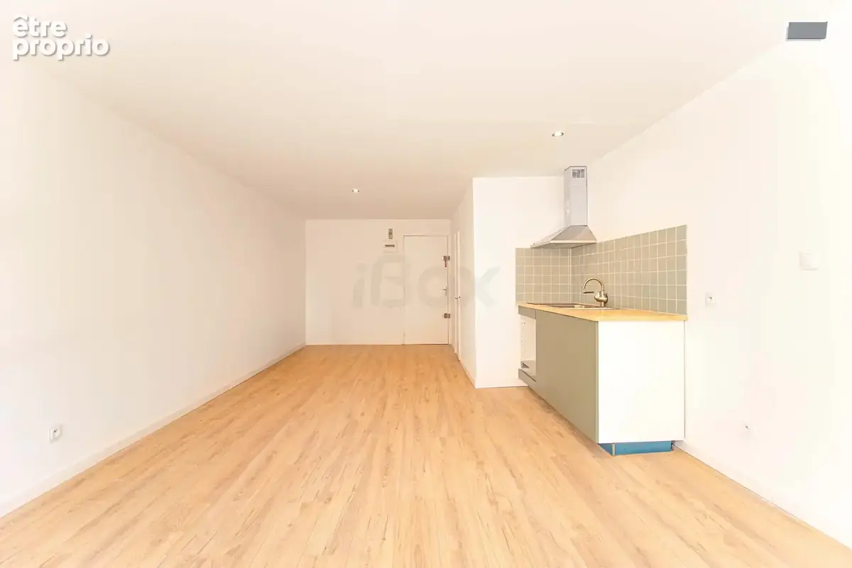 TOULON - CENTRE VILLE - Studio rénové 32 m2   À deux pas des Halles - photo 6
