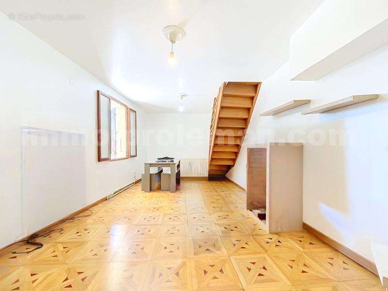 Maison_cuisine_equipée_Ville-La-Grand_proche_commerces_bus_tram_ceva_gare_frontieres_suisse_genève_sejour_cuisine_chambre_terrasse_jardin_parking_ - Maison à VILLE-LA-GRAND
