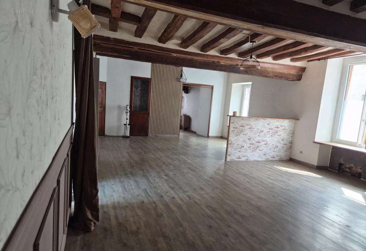 Maison de 6 pièces de 188 m² à Courcelles-la-Forêt - photo 2