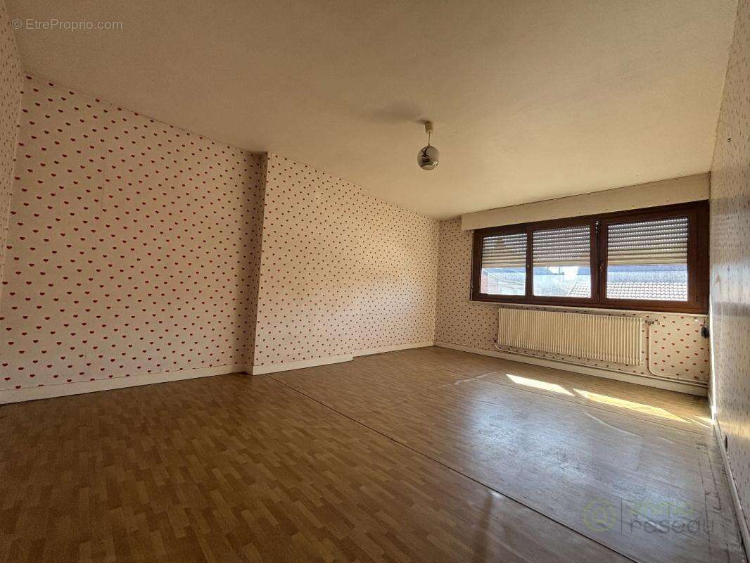 Maison 242 m² à Villers-Outreaux  - photo 7