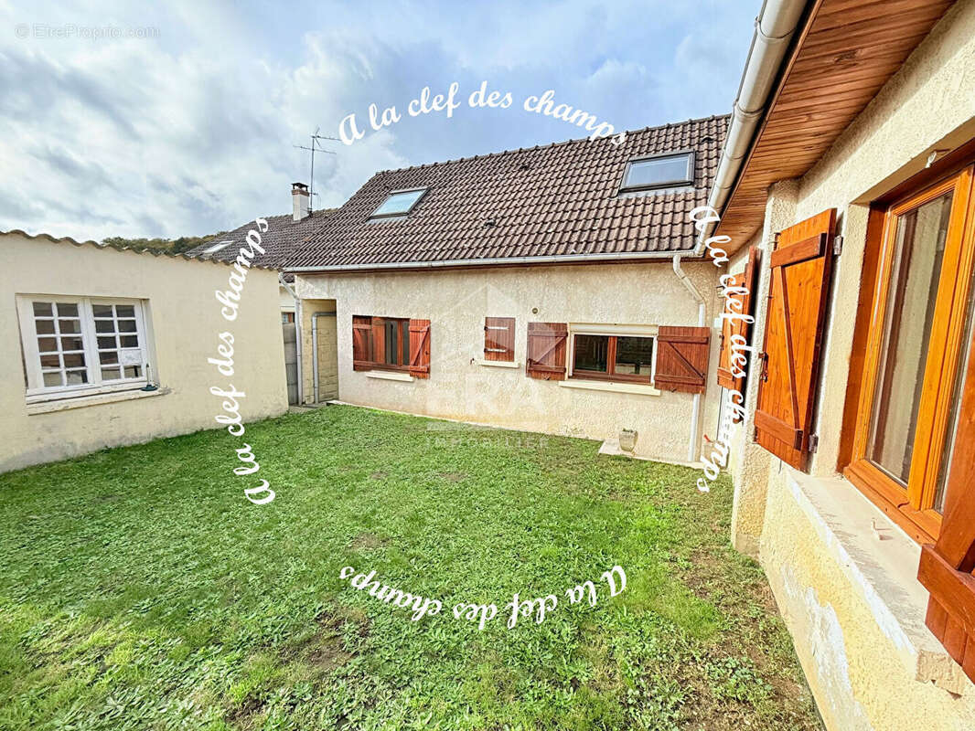 Maison à GOMETZ-LE-CHATEL