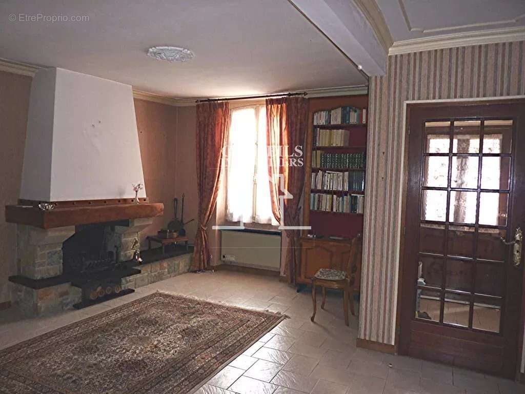 Maison à SAINT-JULIEN-DU-SAULT