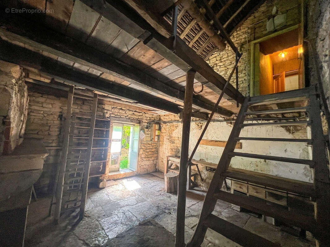 Maison à BEZE