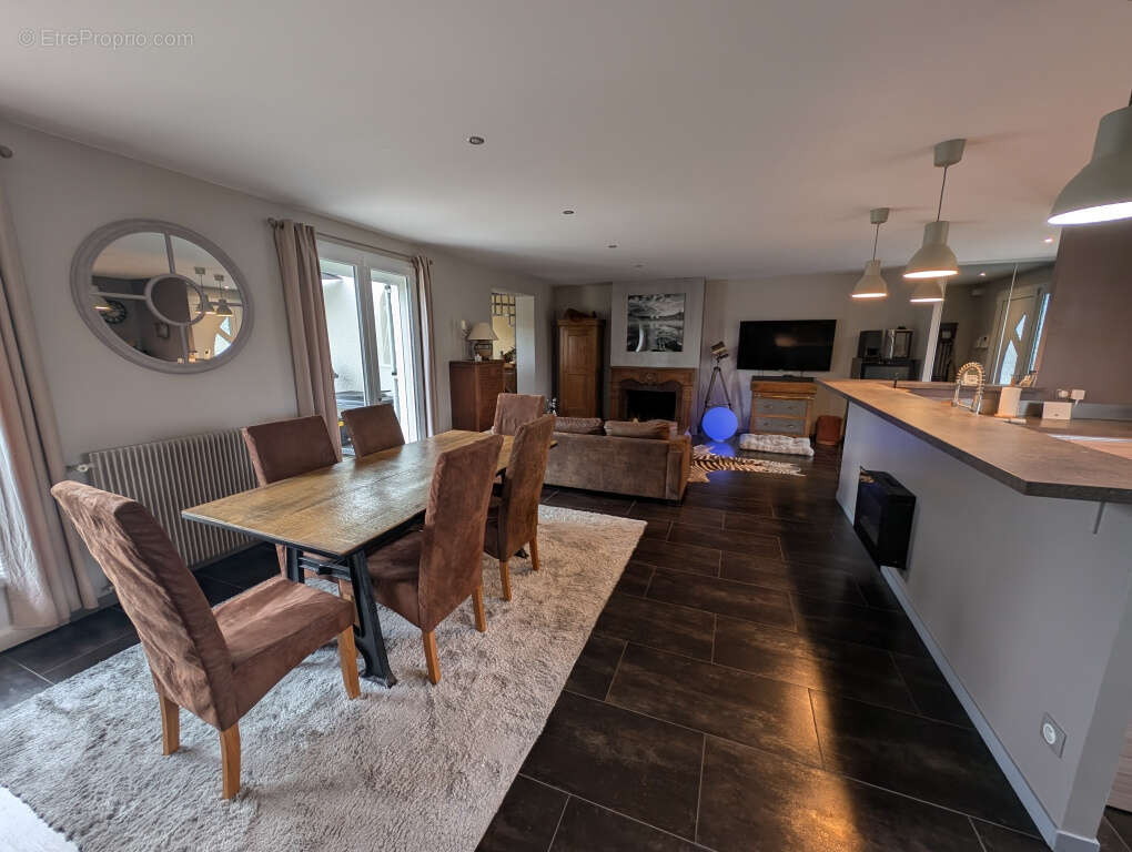 Maison à SAINT-SULPICE-ET-CAMEYRAC