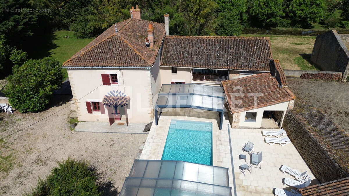 Maison en pierre avec piscine - photo 2
