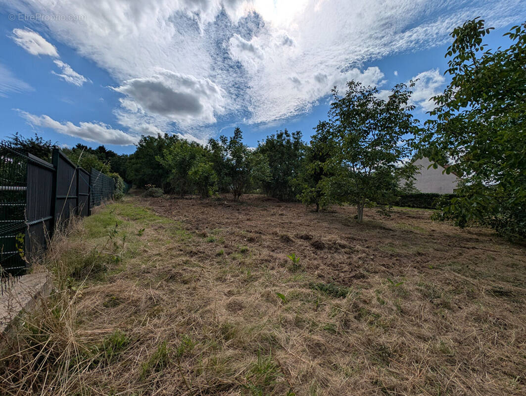Terrain à NANTEUIL-LES-MEAUX