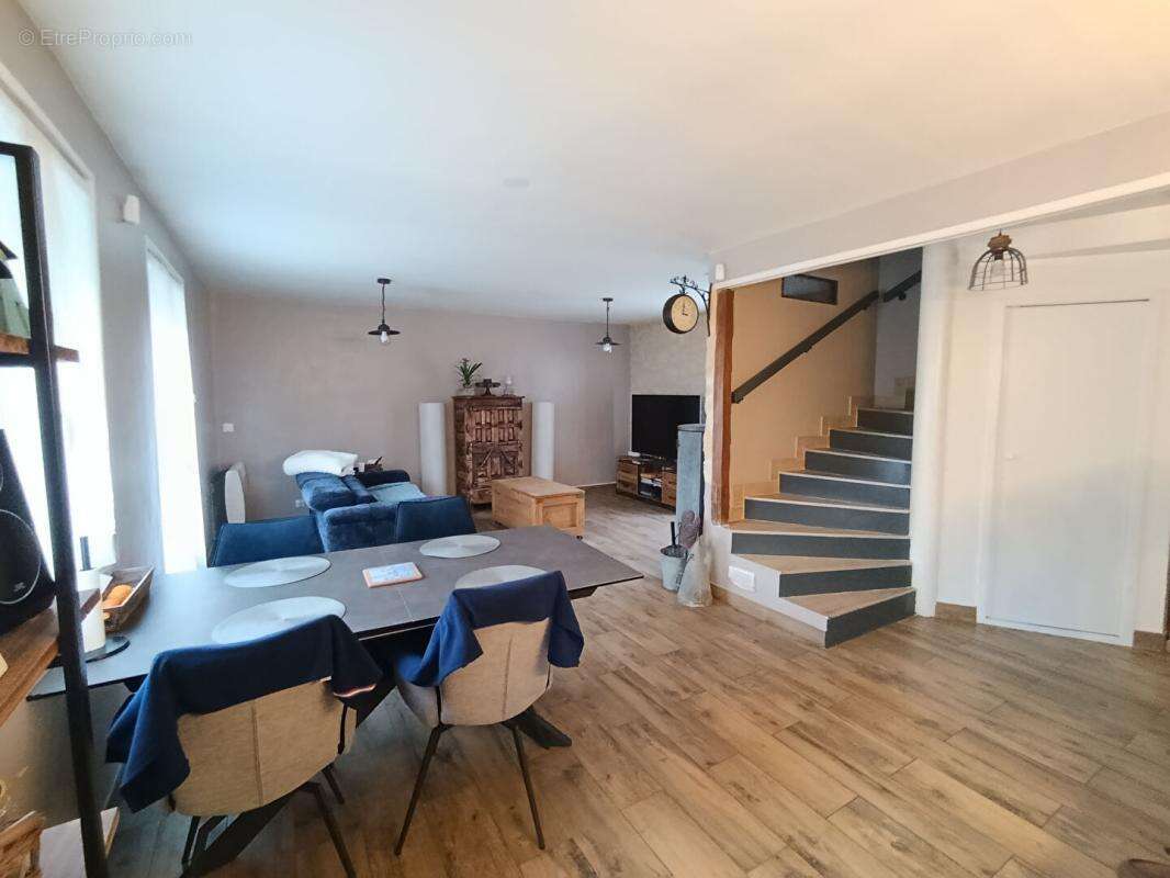 Maison à MOISSY-CRAMAYEL