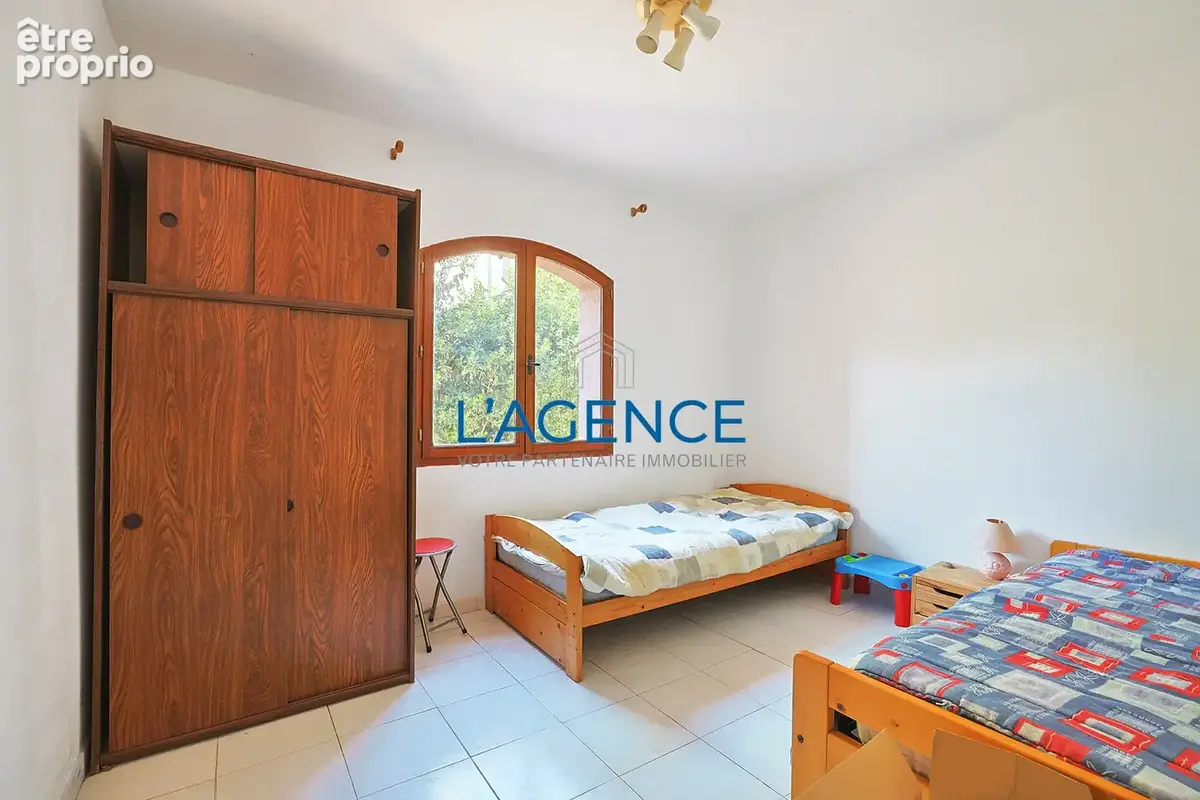 Hyeres proche commodités villa 260m2 avec piscine au calme - photo 18