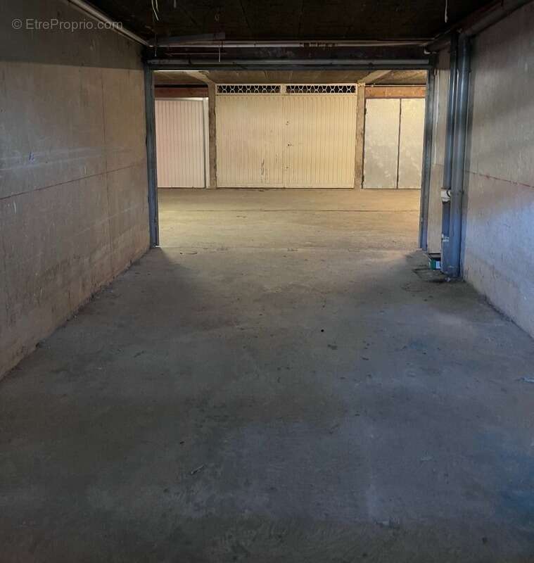 Parking à BALARUC-LES-BAINS