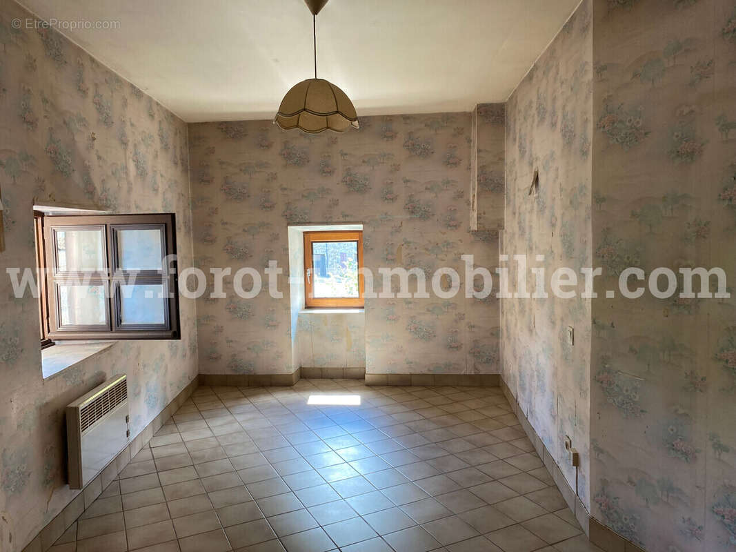 Maison à SAINT-CIERGE-SOUS-LE-CHEYLARD