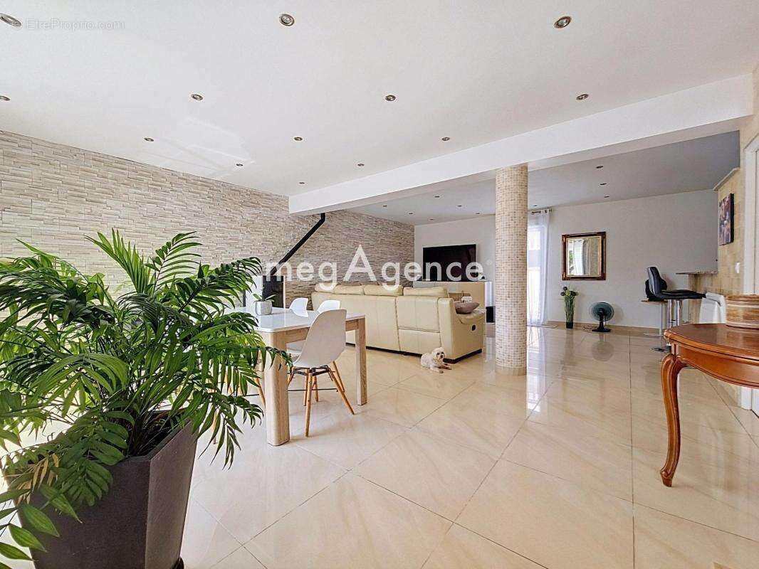Maison familiale 5 chambres jardin garage et piscine - photo 3