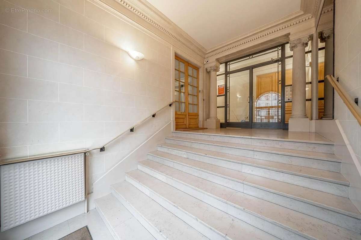 Appartement à PARIS-14E