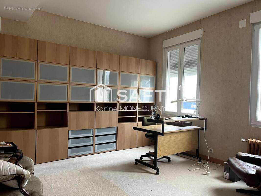 Maison 257 m² à Saint-Quentin  - photo 8