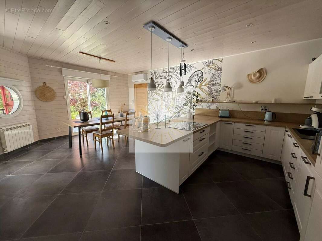 Maison 176 m² à Montelimar  - photo 4