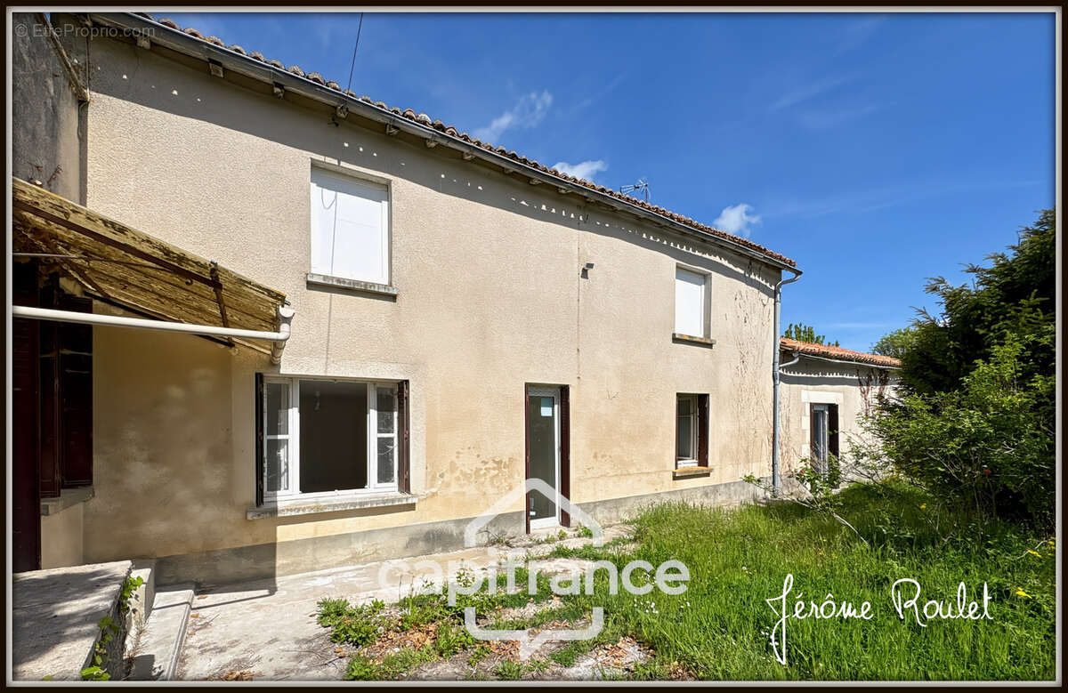 Maison en pierre à vendre 5 pièces 2 chambres Nombreuses Dépendances Terrain 22 400 m² Champigny-En-Rochereau (86) - photo 3