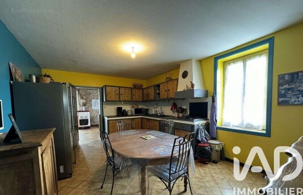 Maison 207 m² à Berneuil  - photo 8