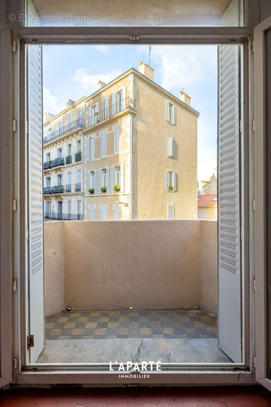 Appartement à MARSEILLE-1E