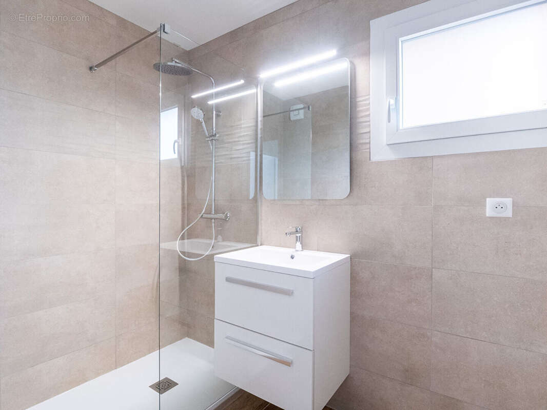 Laforet immobilier - "zinnia" - annecy - appartement 4 pièces - 68,27 m²  -  balcons - cave - parking de copropriete - photo 7