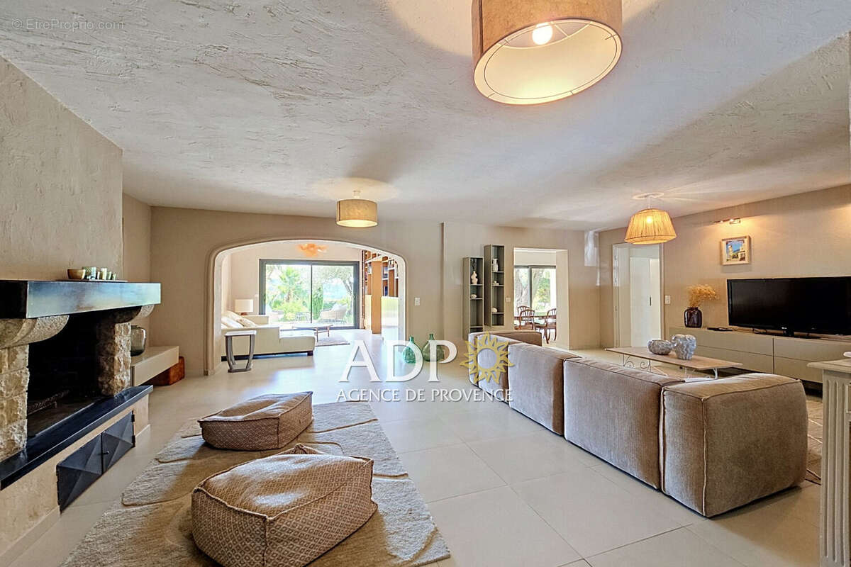 Maison 370 m² à Grasse  - photo 2