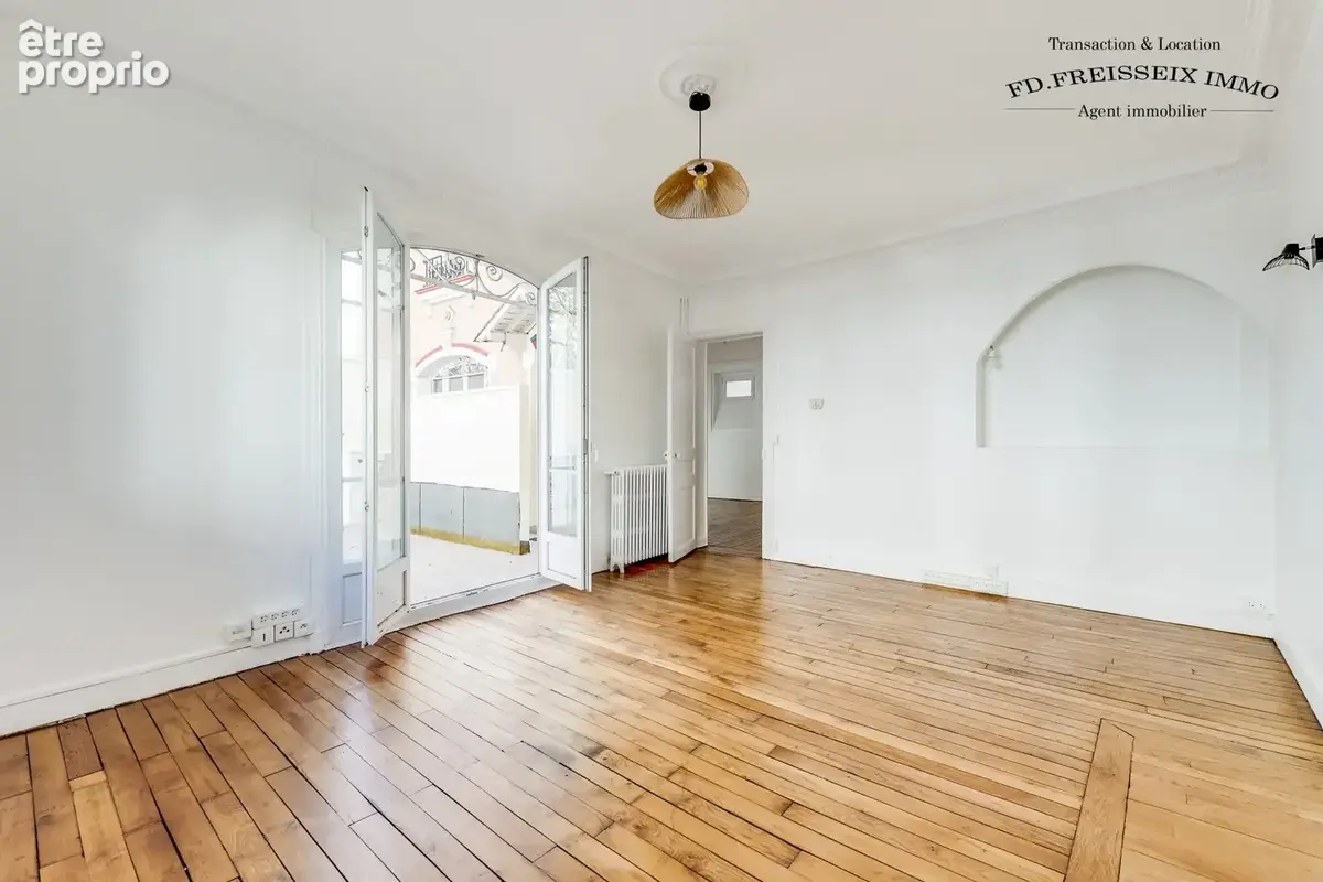 Salon, bureau ou chambre 1 / 5