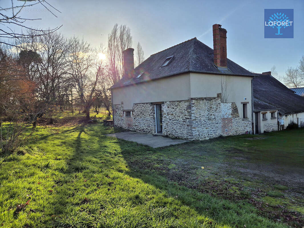 Maison à SAINT-ERBLON