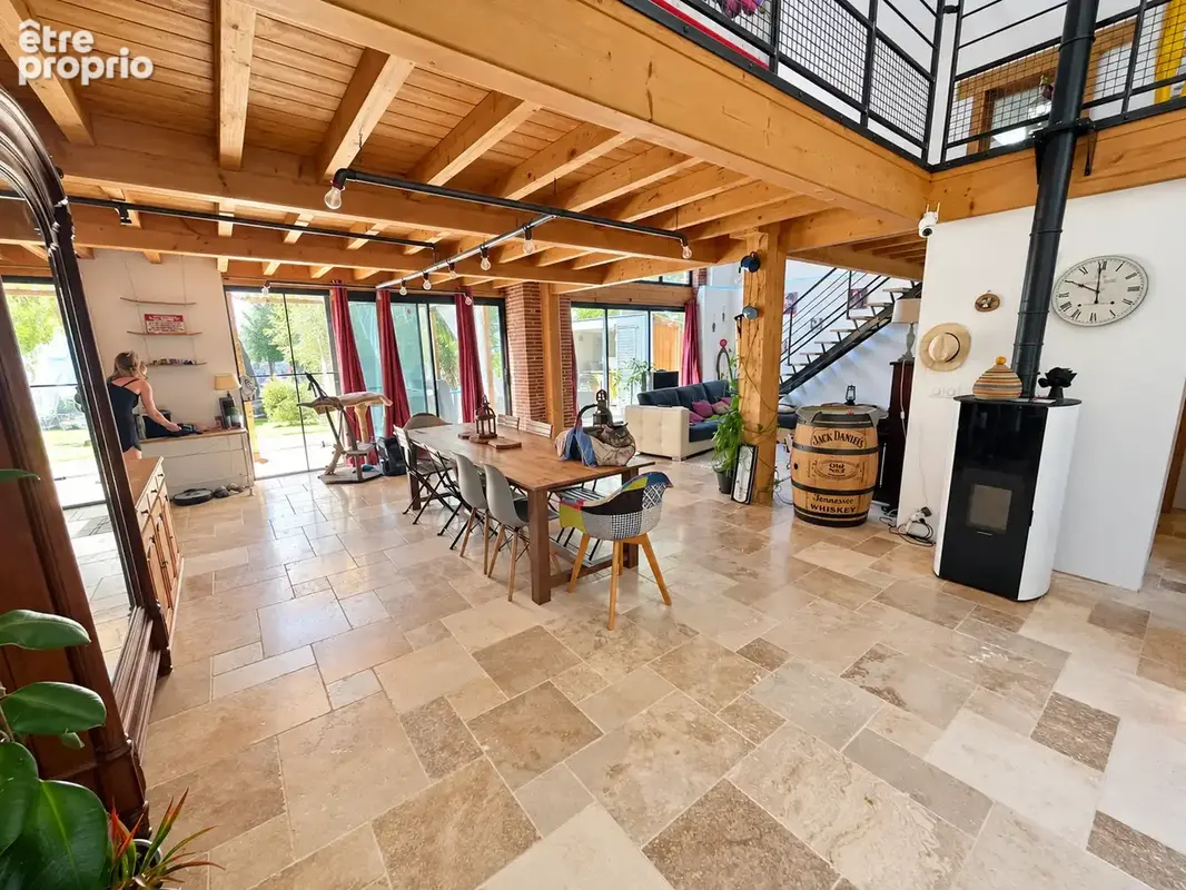 Belle maison ancienne rénovée de 290 M2 sur 2352 m2 clos et arboré - photo 7