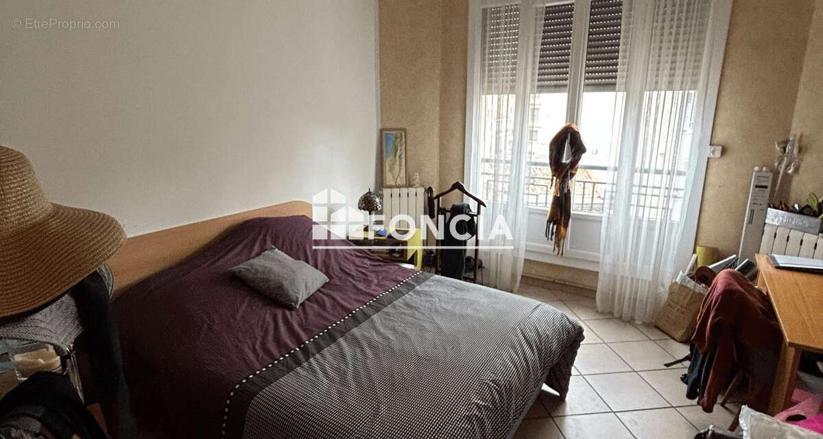 Appartement à MARSEILLE-5E