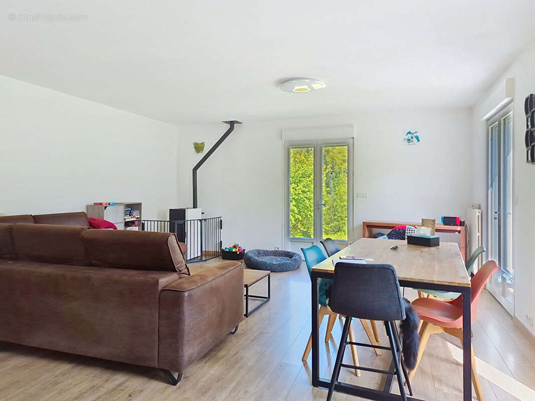 Maison à LE ROC-SAINT-ANDRE