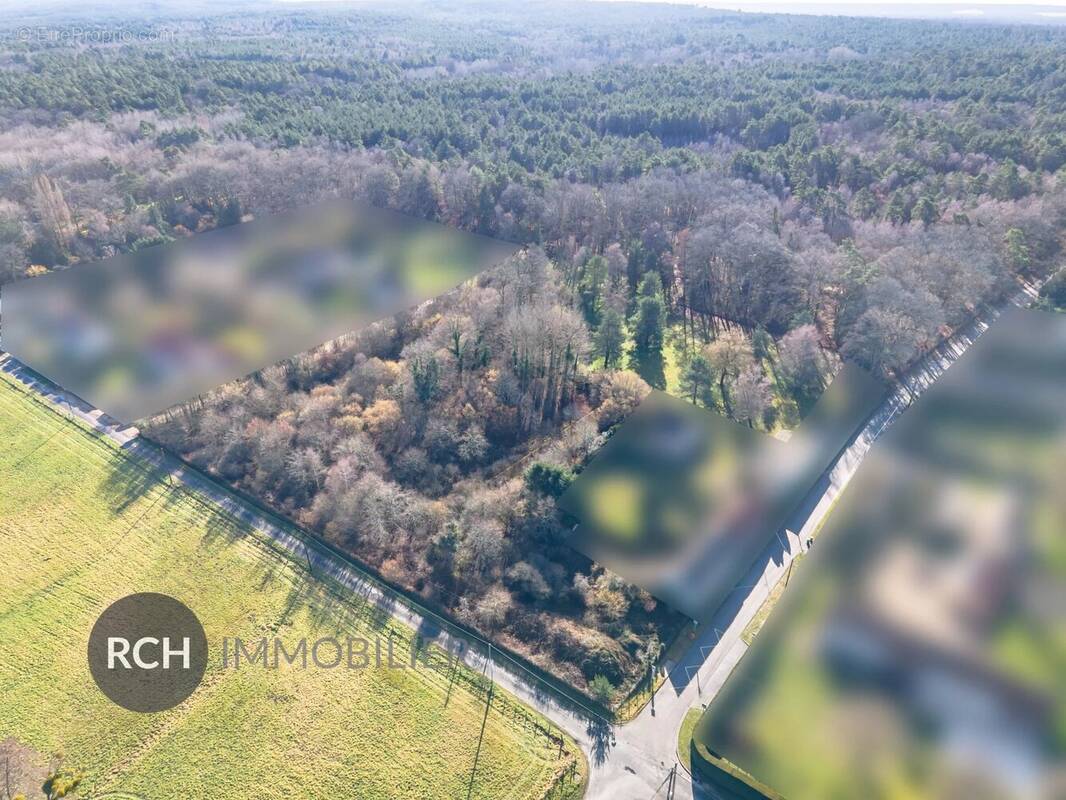 Terrain à MONTFORT-L'AMAURY