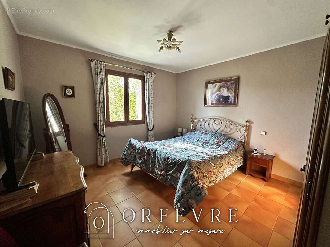 Maison à SAINT-SERIES