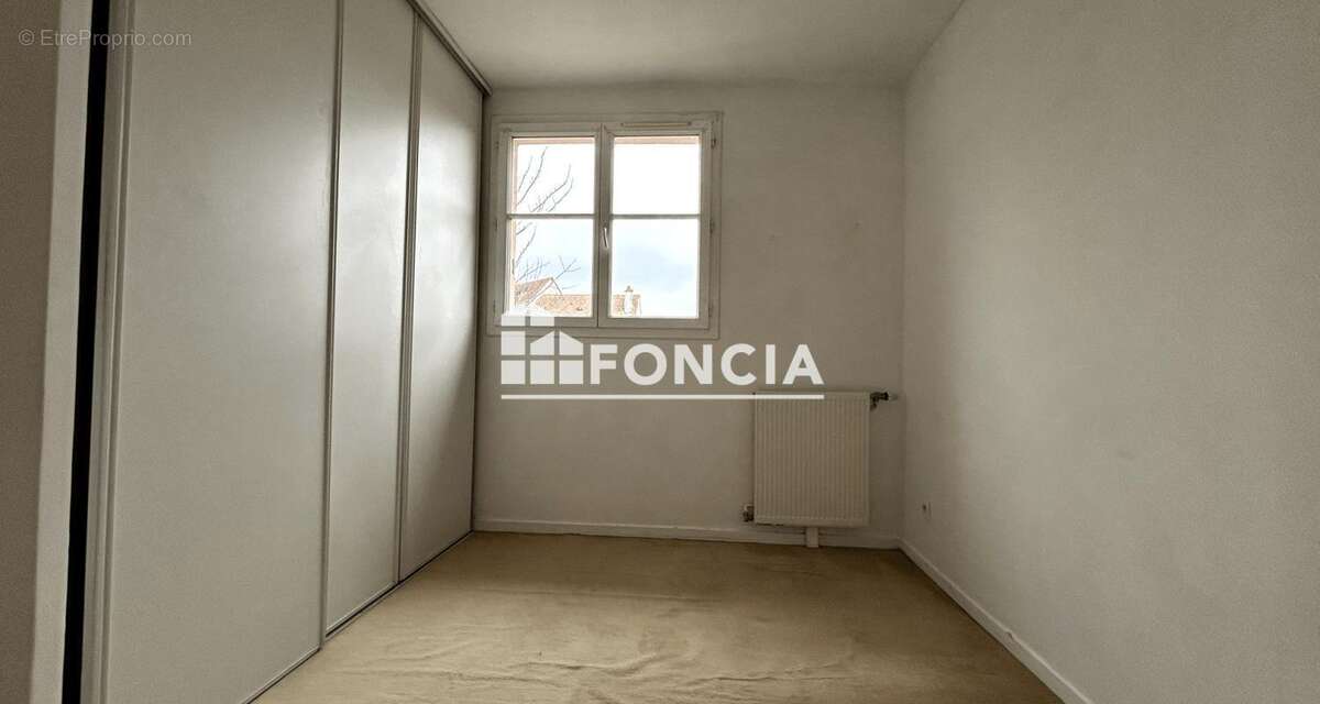 Maison à LE COUDRAY-MONTCEAUX