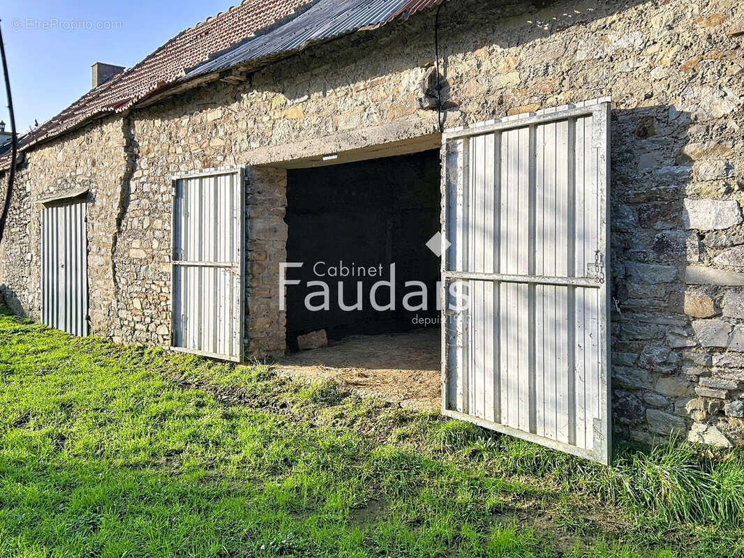 Maison à LES MOITIERS-D'ALLONNE