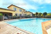 Maison à CHATEAUNEUF-GRASSE
